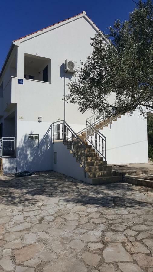 Lomar * Stari Grad (Hvar)