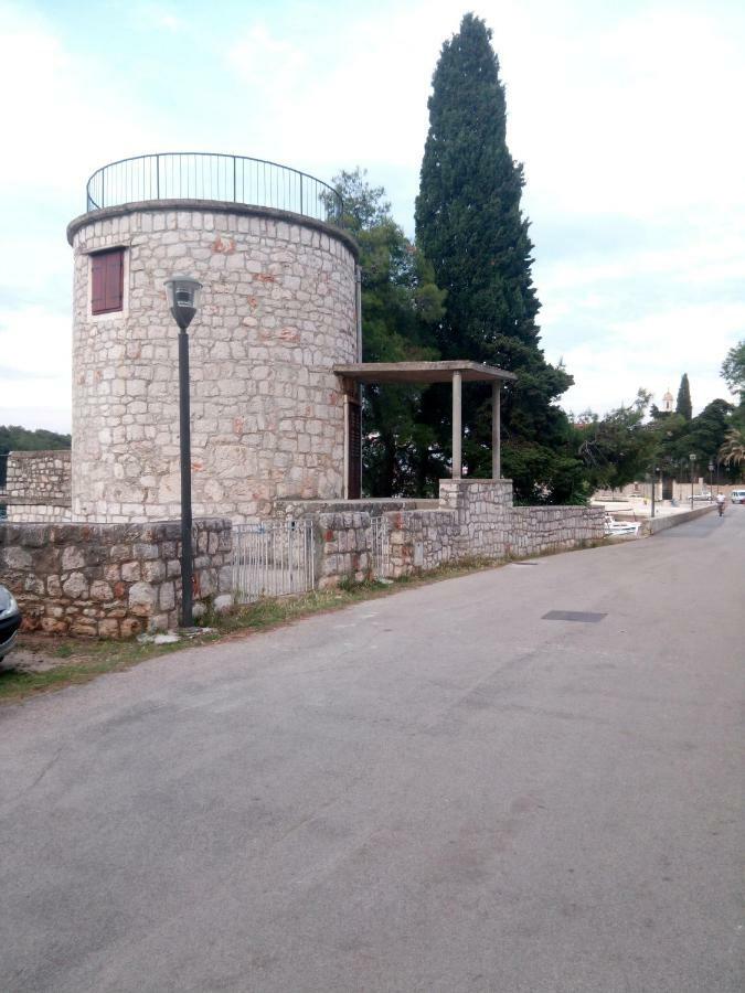 Lomar * Stari Grad (Hvar)